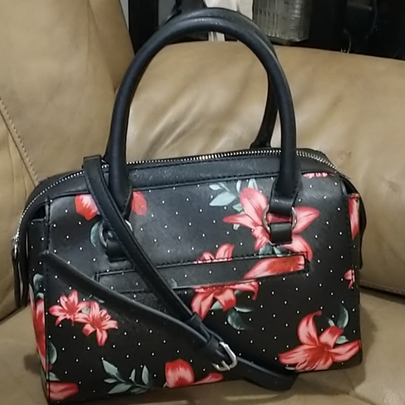 NWOT GUESS Gorgeous Floral Crossbody Bag - Picture 2 of 9